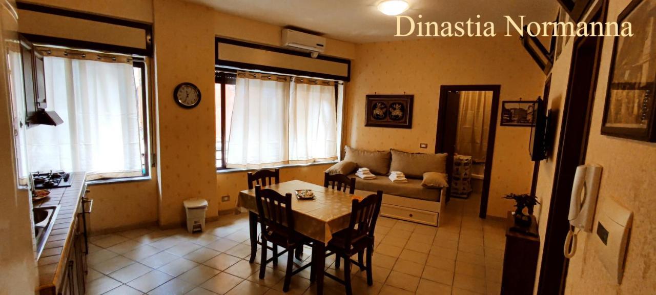Casa Vacanza Dinastia Borbone - Centro Storico Napoli Bagian luar foto