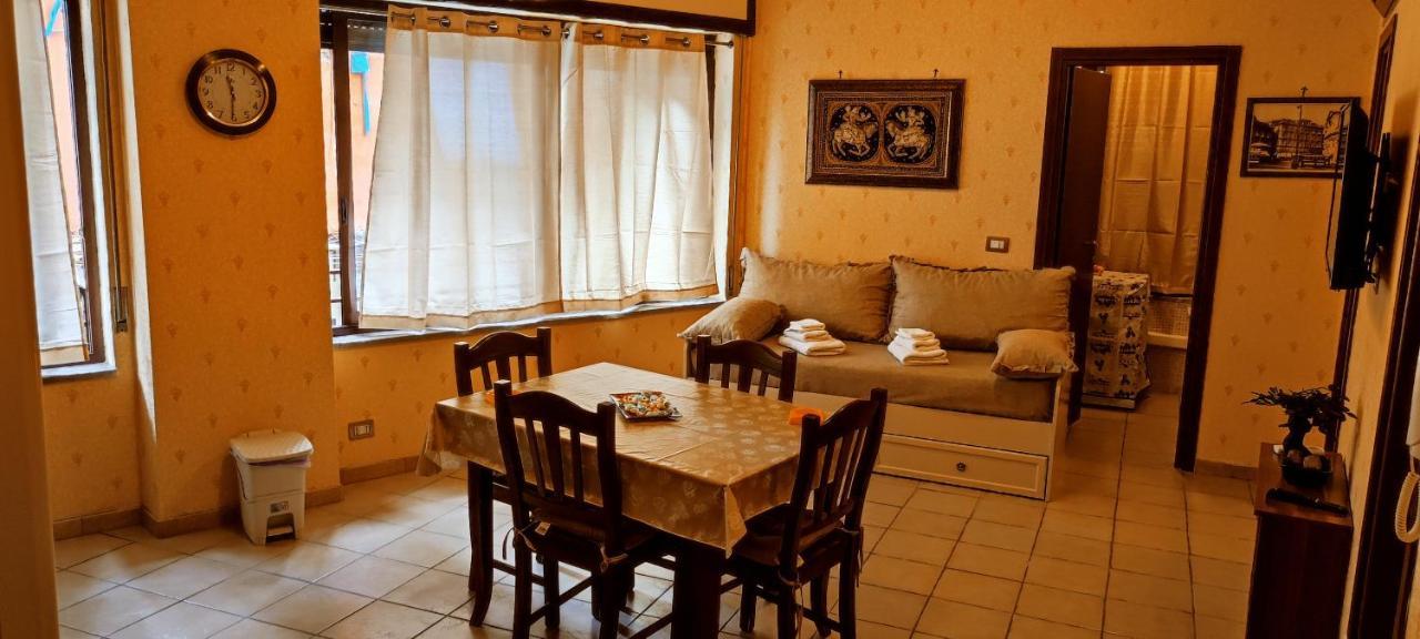 Casa Vacanza Dinastia Borbone - Centro Storico Napoli Bagian luar foto