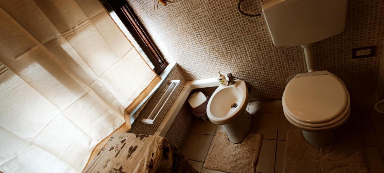 Casa Vacanza Dinastia Borbone - Centro Storico Napoli Bagian luar foto