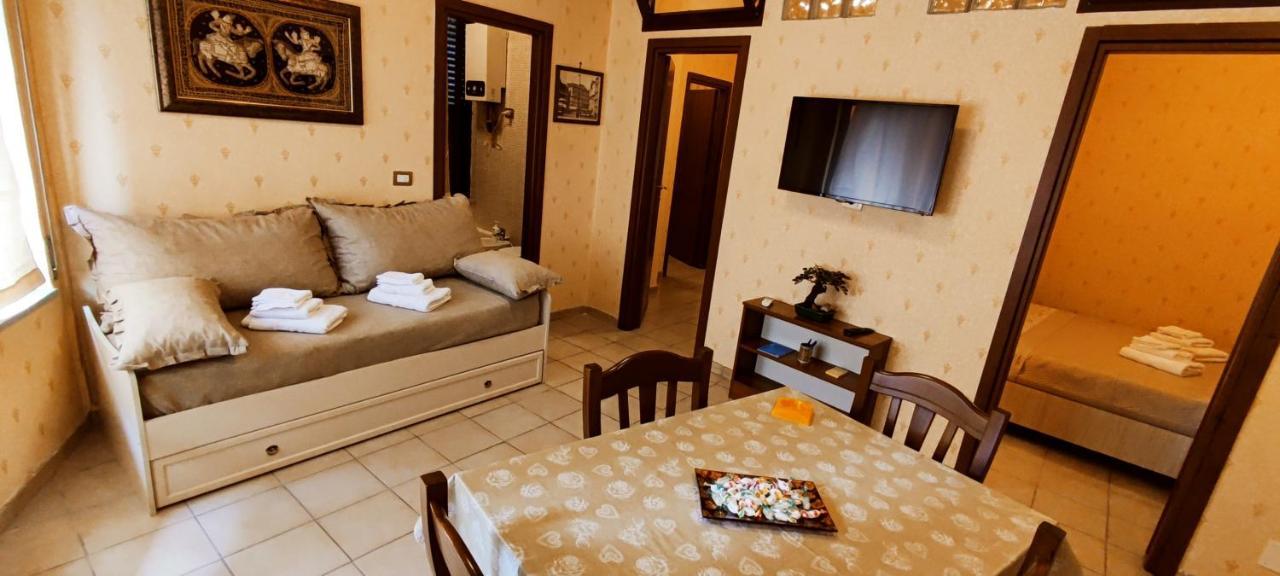 Casa Vacanza Dinastia Borbone - Centro Storico Napoli Bagian luar foto
