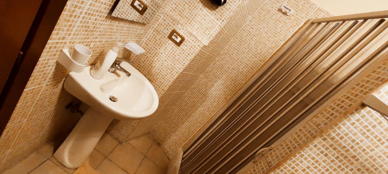 Casa Vacanza Dinastia Borbone - Centro Storico Napoli Bagian luar foto