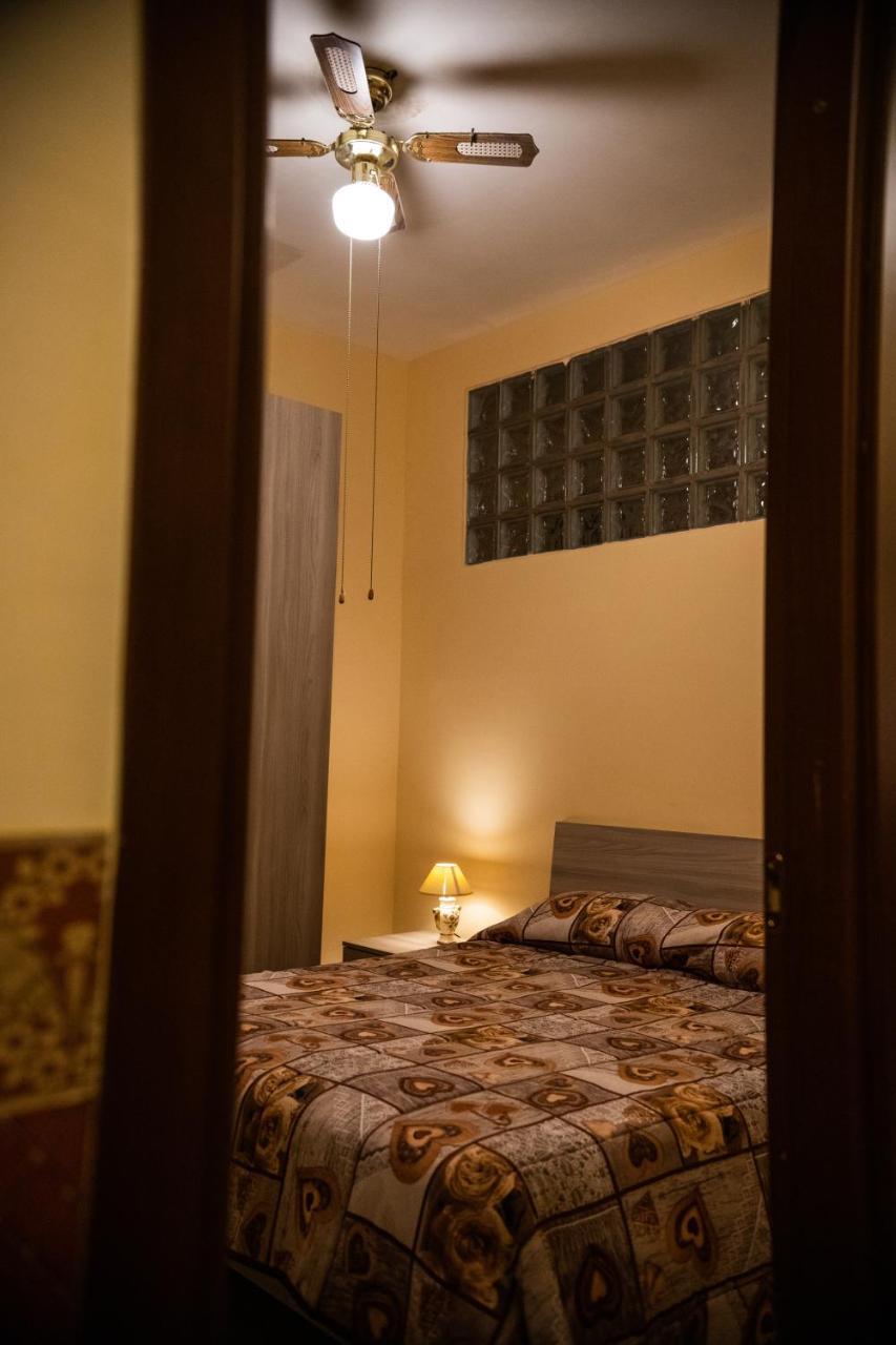 Casa Vacanza Dinastia Borbone - Centro Storico Napoli Bagian luar foto