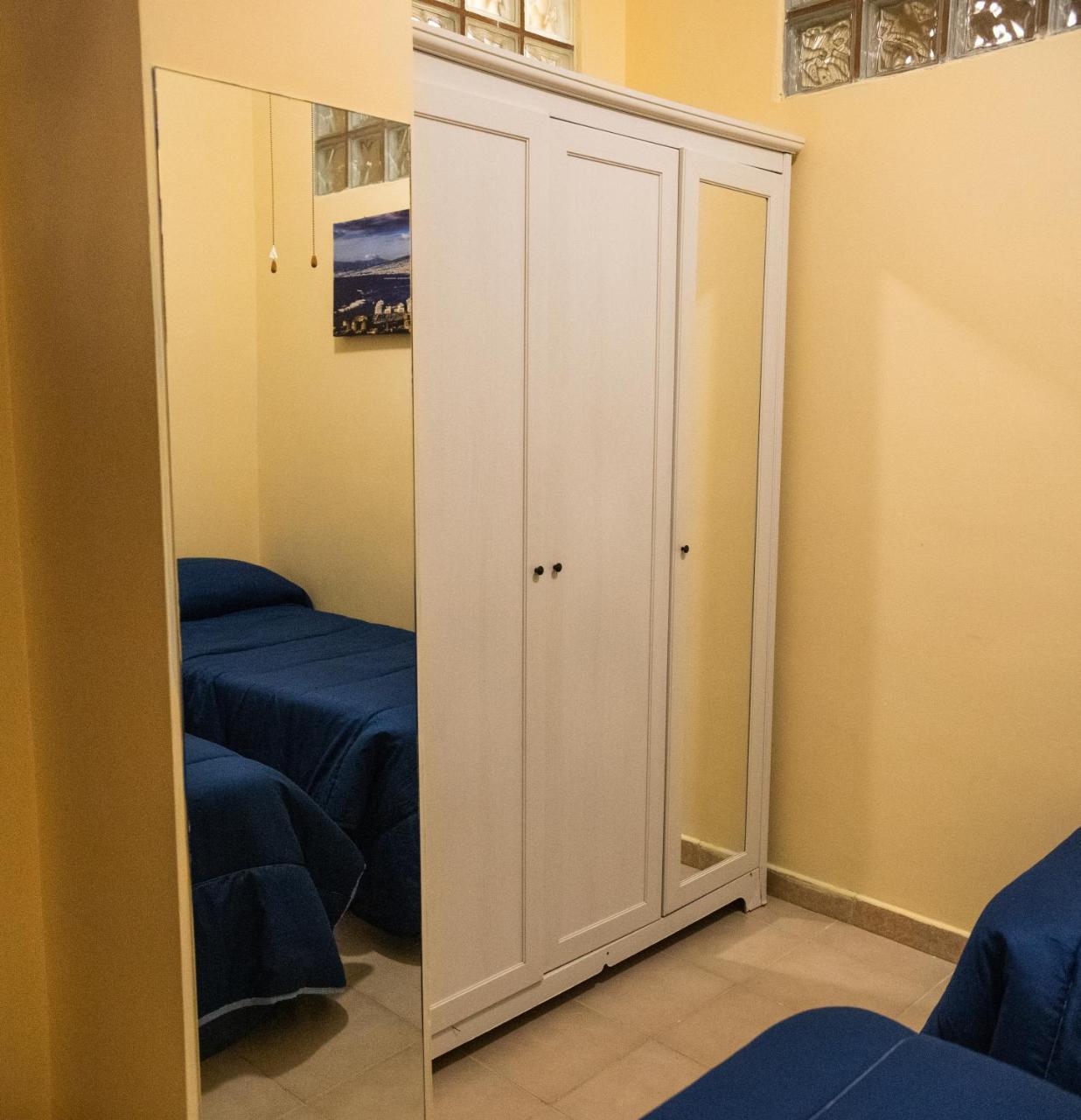 Casa Vacanza Dinastia Borbone - Centro Storico Napoli Bagian luar foto