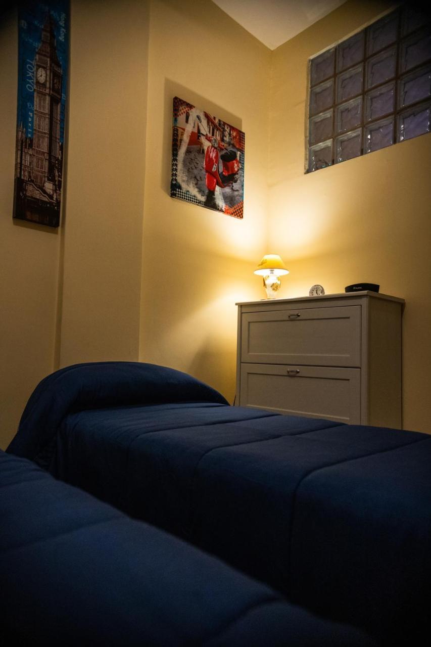 Casa Vacanza Dinastia Borbone - Centro Storico Napoli Bagian luar foto