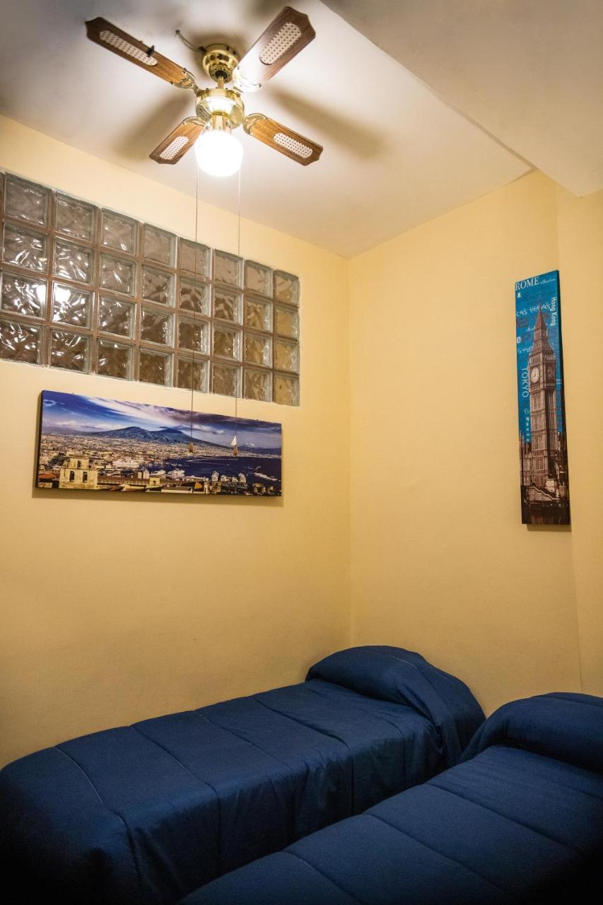 Casa Vacanza Dinastia Borbone - Centro Storico Napoli Bagian luar foto